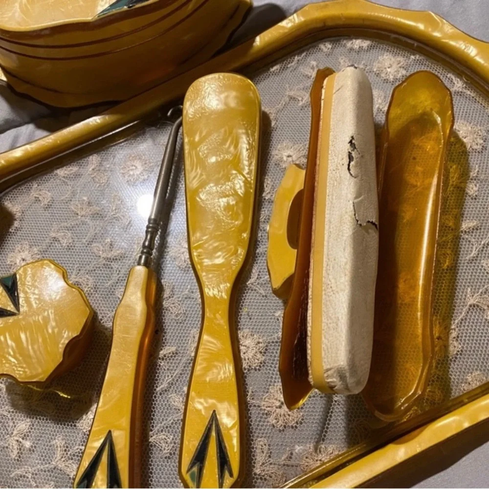 Vintage 1930-1940s art deco design vanity 9 piece set